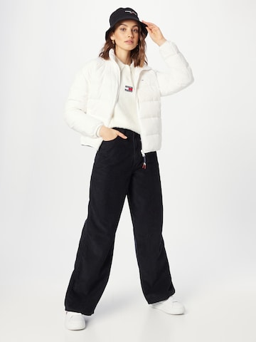Tommy Jeans Χειμερινό μπουφάν σε λευκό