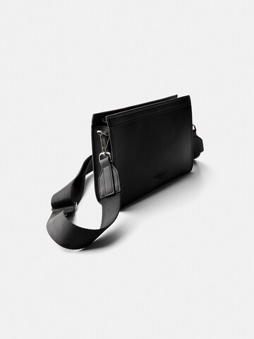 Borsa a tracolla di Bershka in nero