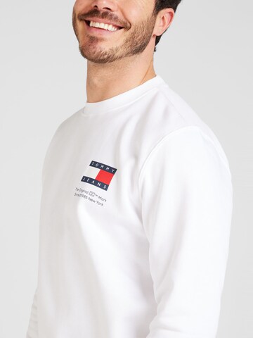 Tommy Jeans Sweatshirt 'ESSENTIAL' in White