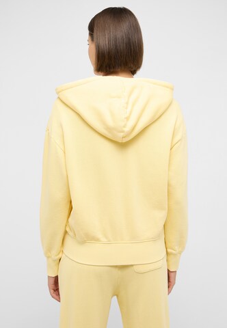 MUSTANG Sweatshirt 'Rochelle' in Yellow