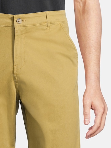 regular Pantaloni chino di AÉROPOSTALE in giallo