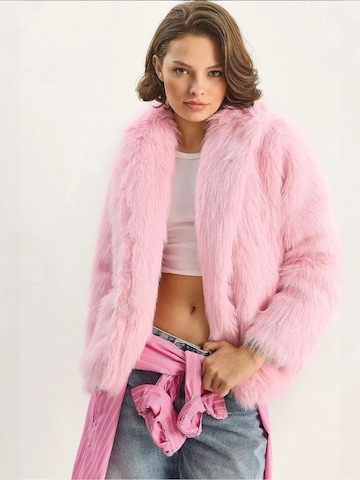 Giacca di mezza stagione 'Kunstpelzmäntel' di Bianco Lucci in rosa: frontale