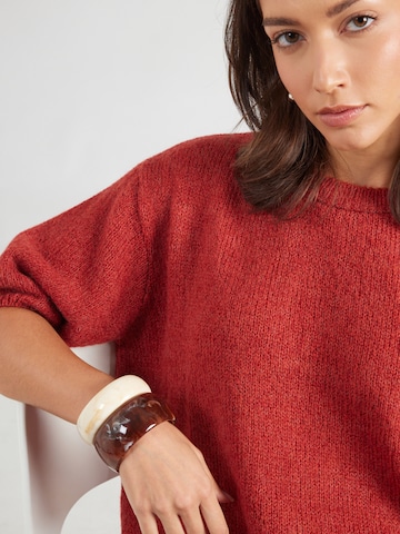 MORE & MORE - Jersey en rojo