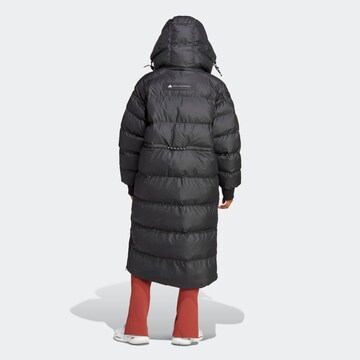 Cappotto invernale 'Long Padded Winter' di ADIDAS BY STELLA MCCARTNEY in nero