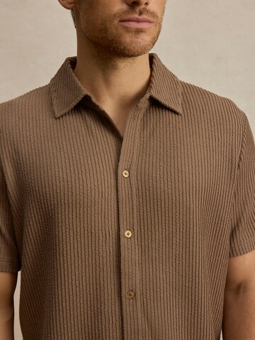 DAN FOX APPAREL Comfort Fit Риза 'Albert' в бежово