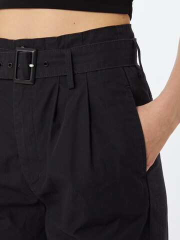 LEVI'S ® - Loosefit Calças com pregas 'Tailor High Loose Taper' em preto