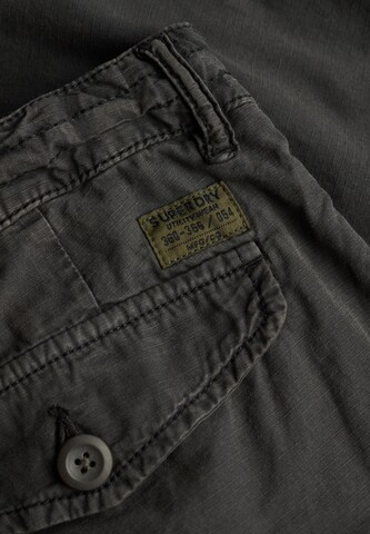 Superdry Regular Shorts 'Parachute Light' in Schwarz