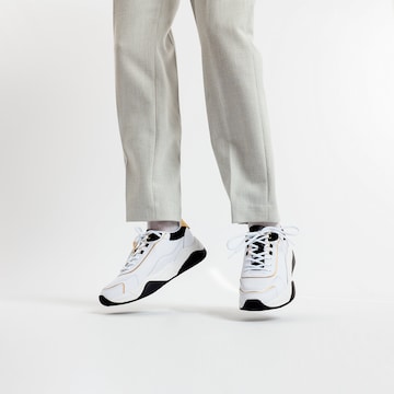 ARMANI EXCHANGE Sneakers in White: front