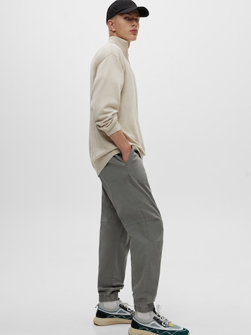 Pull&Bear Tapered Nadrág - szürke