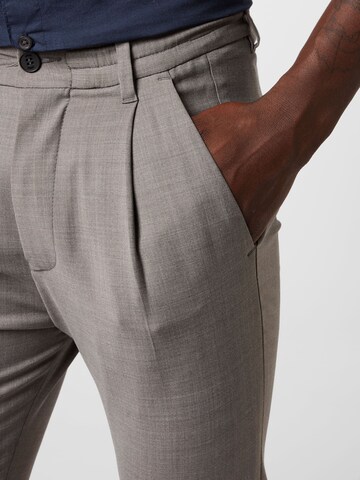 DRYKORN Regular Pleat-Front Pants 'Chasy' in Grey