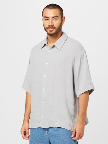 WEEKDAY Comfort fit Button Up Shirt in Grey: front