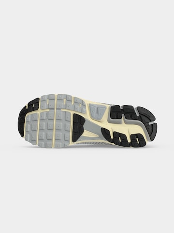 Nike Sportswear Ниски маратонки 'Zoom Vomero 5' в сиво