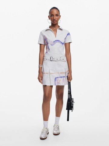 Rochie de la Desigual pe alb
