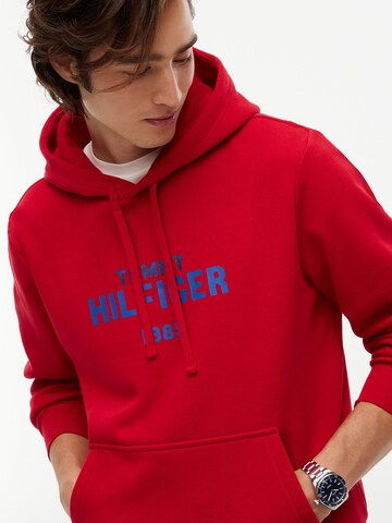 TOMMY HILFIGER Sweatshirt in Red
