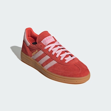 Sneaker low 'Handball Spezial' de la ADIDAS ORIGINALS pe roșu