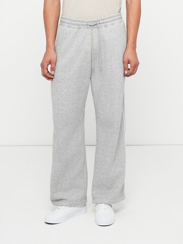 HOLLISTER Vrečasti Hlače | siva barva: sprednja stran