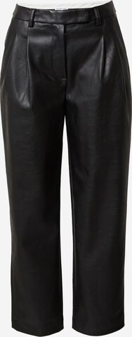 regular Pantaloni con pieghe 'Marie' di Designers Remix in nero: frontale