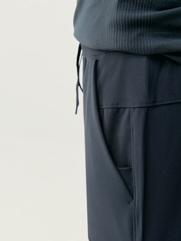 Born Living Yoga Regular Broek 'Tiber' in Zwart