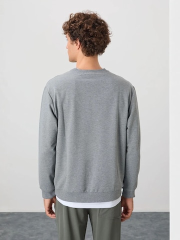 Sweat-shirt Tommy Life en gris