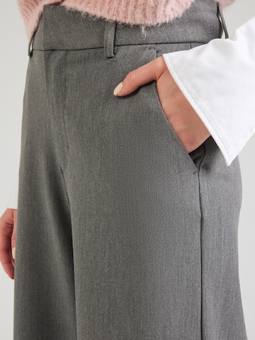 Wide leg Pantaloni 'Gennie' di mbym in grigio