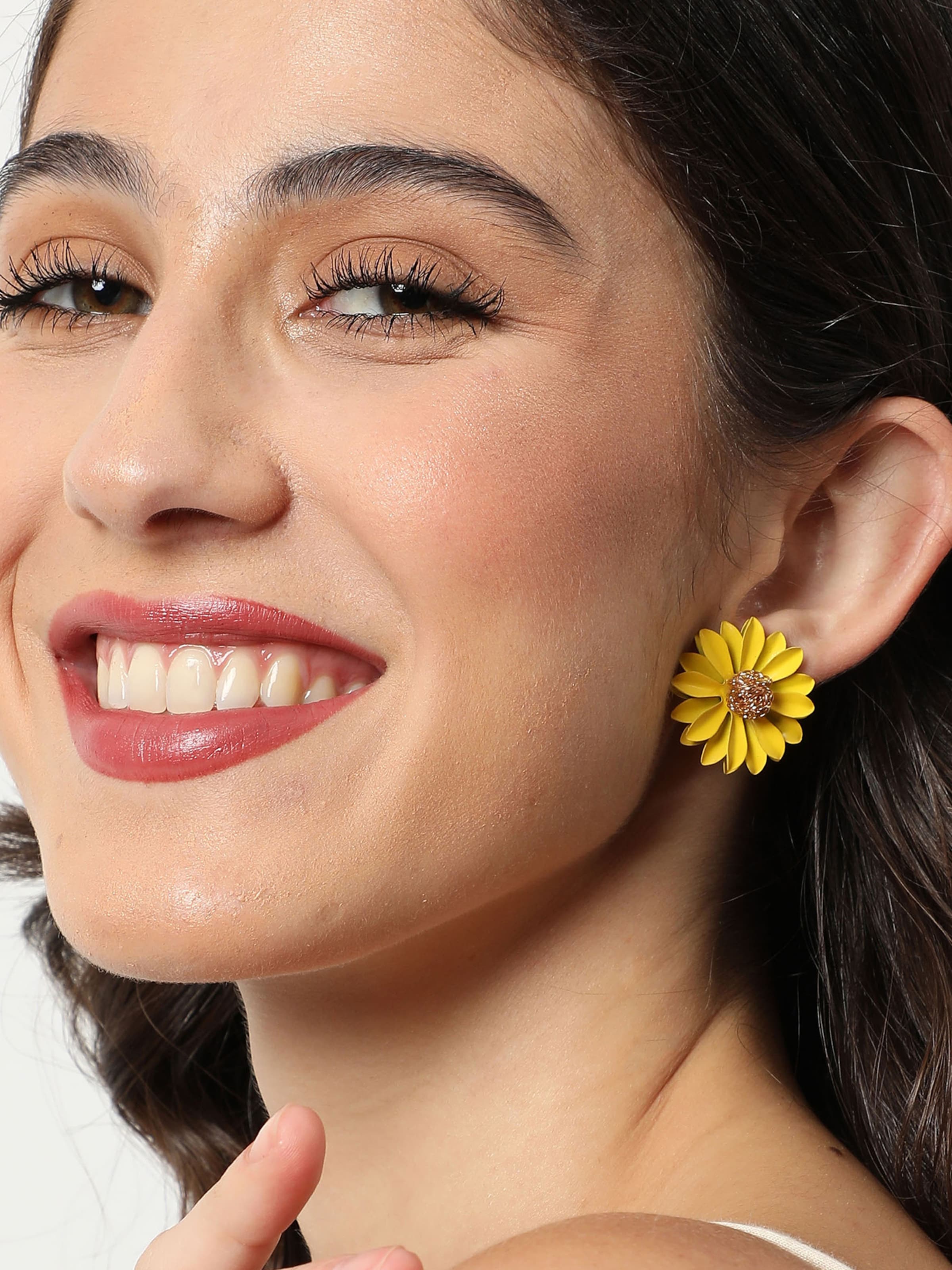 Boucles d'oreilles 'Srita' SOHI en jaune : devant