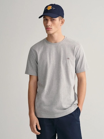 T-Shirt GANT en gris : devant