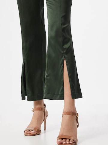 GLAMOROUS Flared Broek in Groen