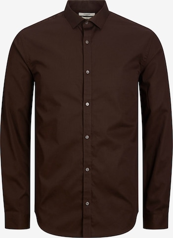 Fit confort Chemise Jack & Jones Plus en marron : devant