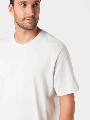 T-Shirt 'Reveal Essentials' ADIDAS ORIGINALS en blanc