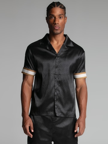Regular fit Camicia di SikSilk in nero: frontale