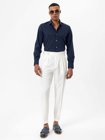 Antioch - Slimfit Pantalón plisado en blanco