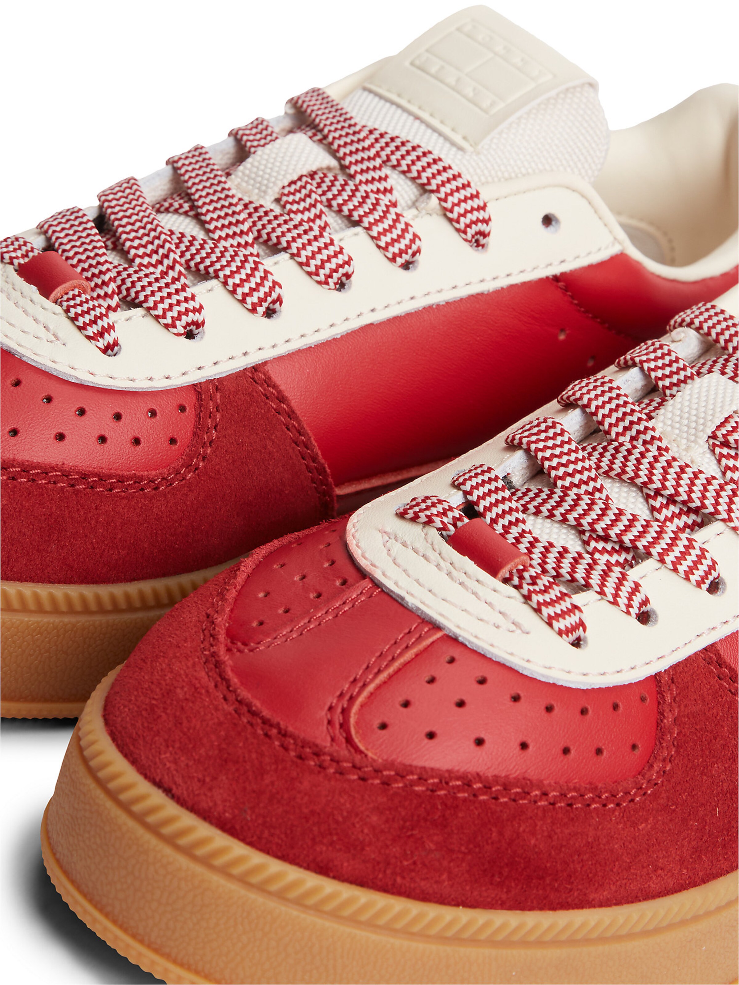 Baskets basses 'The Greenwich' Tommy Jeans en rouge