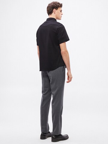 Coupe regular Chemise 'Motion' BOSS en noir