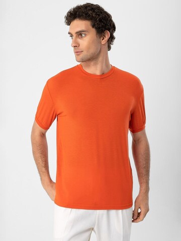 Antioch Bluser & t-shirts i orange: forside