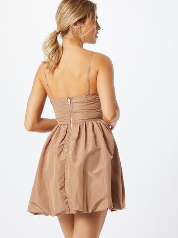 Robe Love Triangle en beige