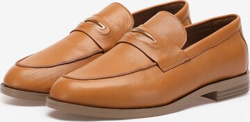 INUOVO Classic Flats in Brown