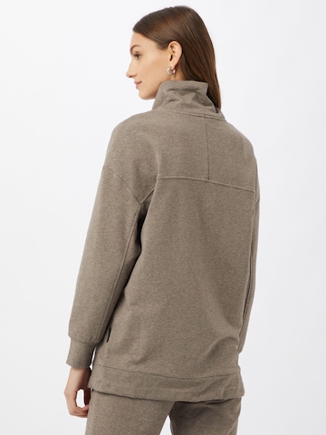 Varley Athletic Sweatshirt 'Morrison' in Brown