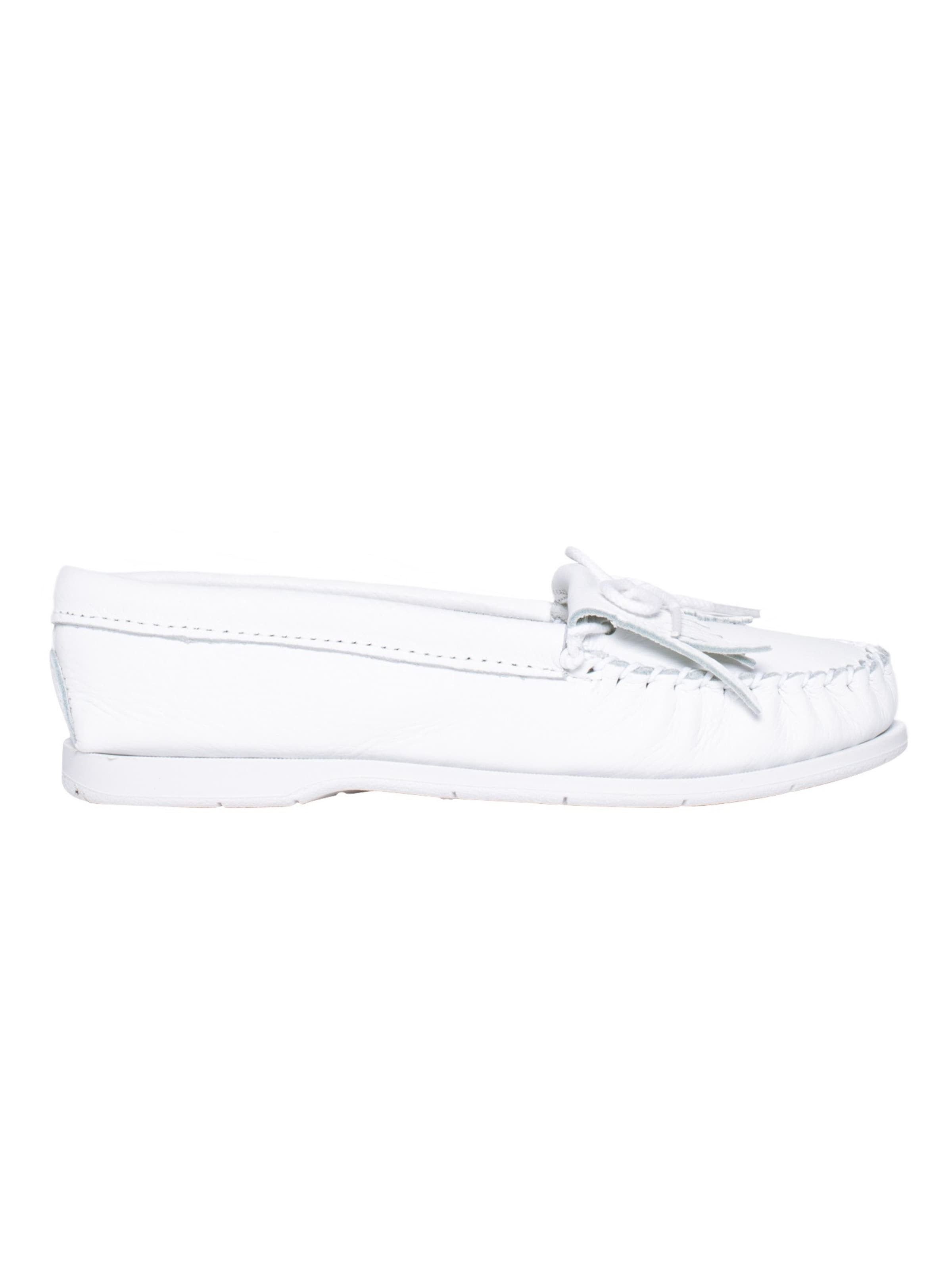 Minnetonka Moccasins 'Undeaded Kilty' in White