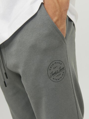 Tapered Pantaloni 'Gordon' di JACK & JONES in grigio