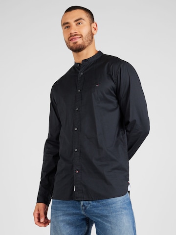 Regular fit Camicia di TOMMY HILFIGER in nero: frontale