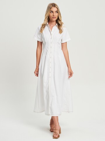 REUX - Vestido camisero 'GRAYSEN' en blanco