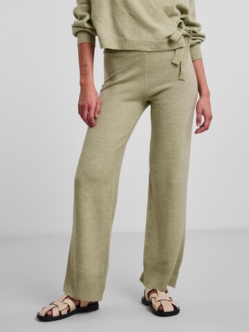 Wide Leg Pantalon 'Celic' PIECES en vert : devant