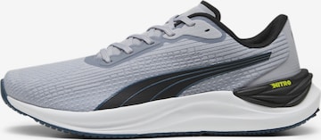 Chaussure de course PUMA en gris : devant