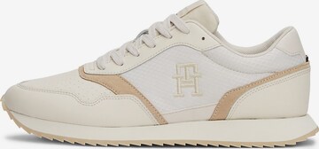 Baskets basses TOMMY HILFIGER en blanc : devant