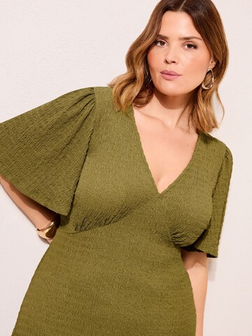 Rochie de la Friends Like These pe verde