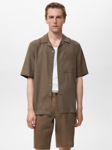 MANGO MAN Comfort Fit Skjorta 'LUCA' i brun: framsida