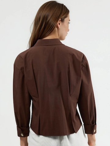 Qu Style Shirt in Bruin