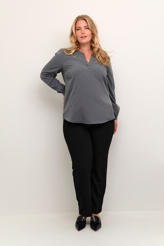 KAFFE CURVE Blouse 'Janna' in Grijs