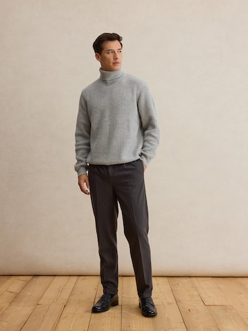 DAN FOX APPAREL Свитер 'Georg' в Серый