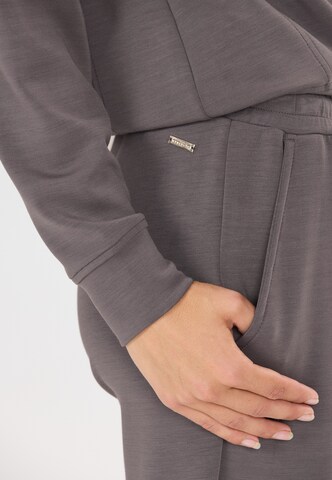 Athlecia Tapered Sweatpants 'Jacey' in Grau